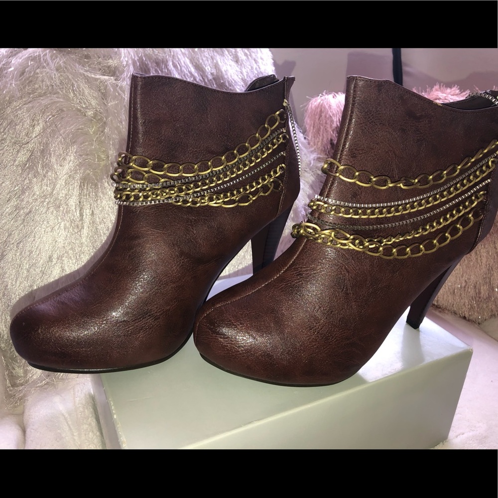 New never worn heels